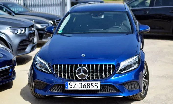 samochody osobowe Mercedes-Benz Klasa C cena 130995 przebieg: 90000, rok produkcji 2020 z Poniatowa